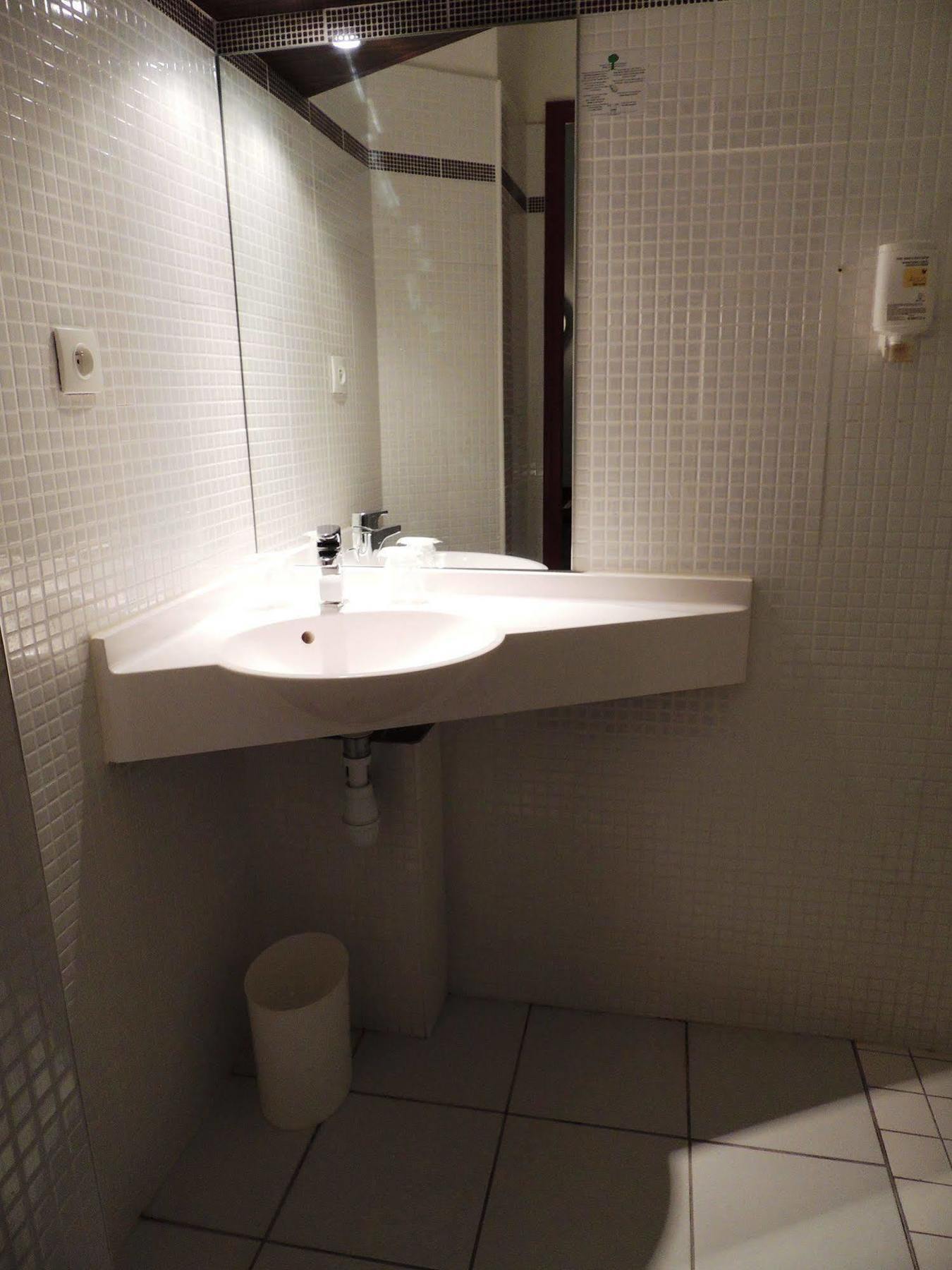 The Originals City, Hotel Novella Confort, Nantes Est Carquefou Εξωτερικό φωτογραφία